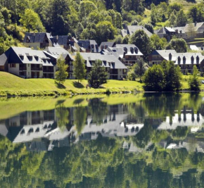 Appt T3 calme bord du lac avec piscine